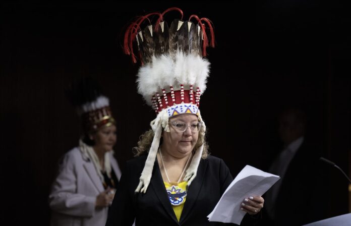 Trudeau calls on institutions to learn from Air Canada mishandling of First Nations headdress