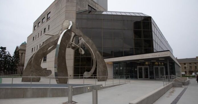 Winnipeg judge rules trial of accused serial killer to start with jury - Winnipeg